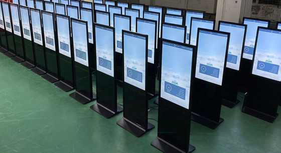 Jaringan LCD Lantai Berdiri Digital Signage Capacitive Multi Touch TV